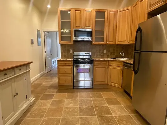 Rented by Compass | media 7