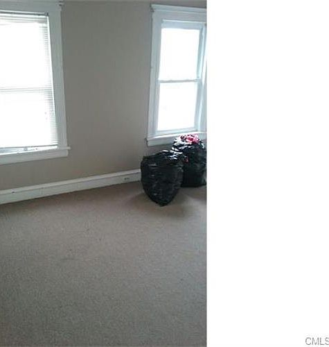 2nd image of 871 Brewster St #2