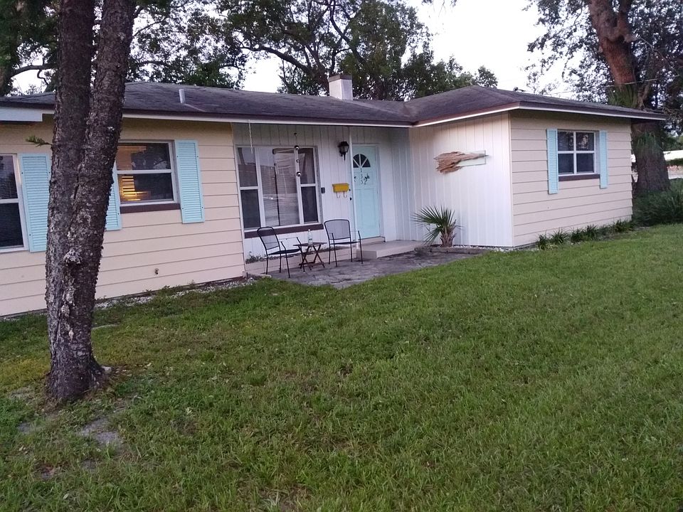 1st image of 135 E Steele St
