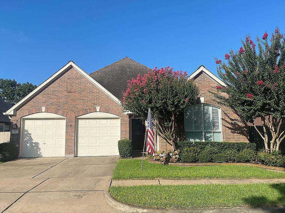 1st image of 76 Parkway Pl