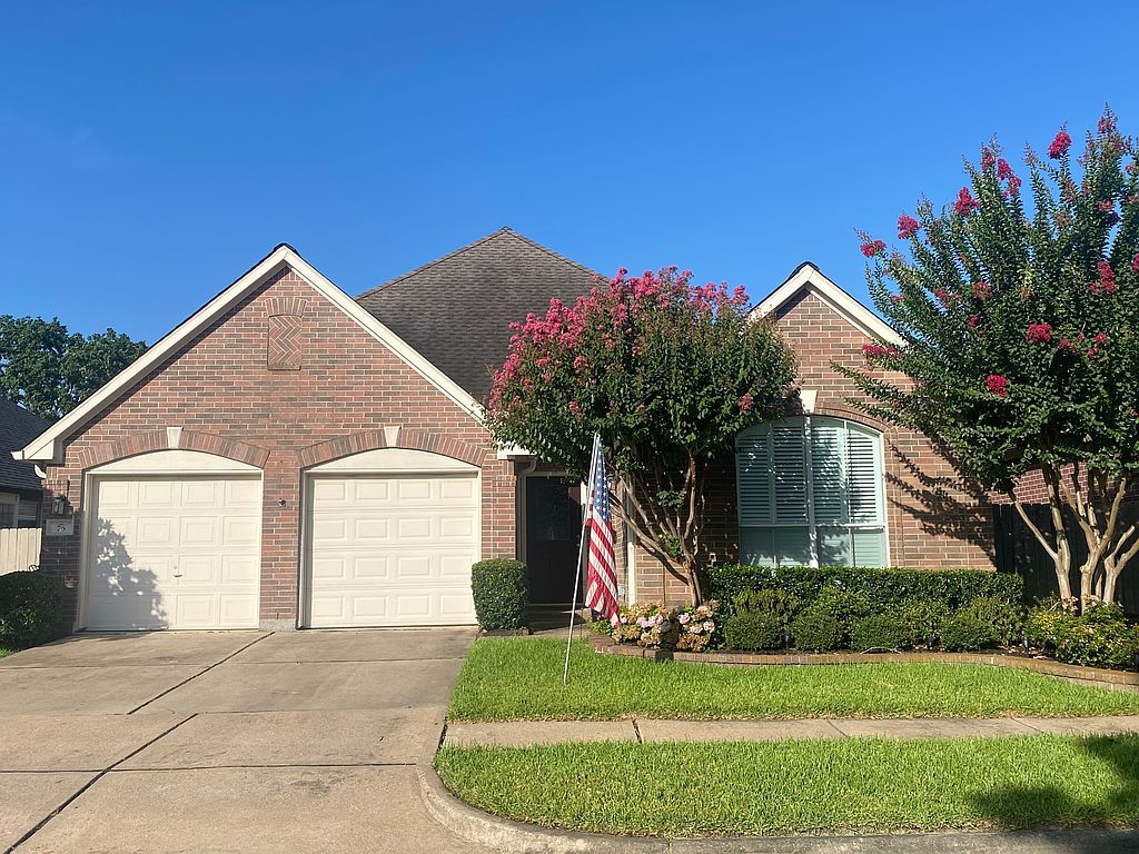 76 Parkway Pl - Property Image