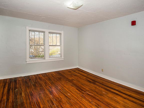 3rd image of 706 Chickamauga Ave #11