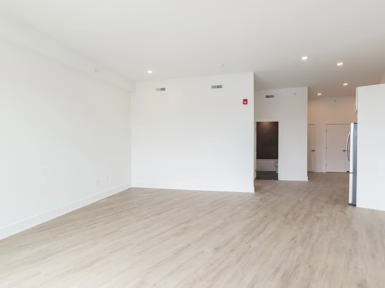 1622 Point Breeze Ave — Photo 12