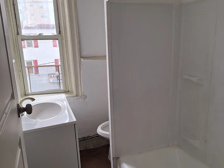 Lenox Apartments — Photo 18