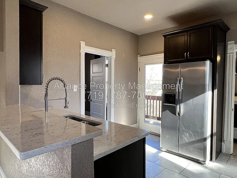 743 N Walnut St — Photo 9