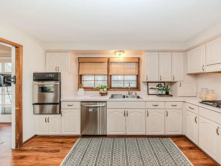 539 S Sheldon Rd — Photo 20