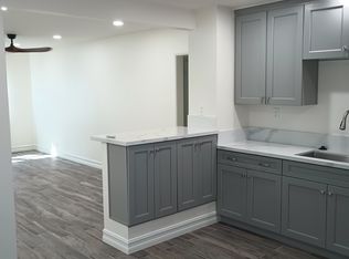 902 Rosewood Ave, Inglewood, CA 90301