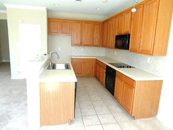 3rd image of 4832 Kingfisher Ln