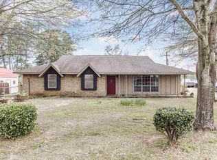 2400 W Pinecrest Dr, Marshall, TX 75670