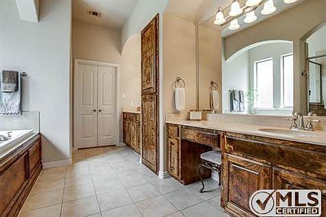 4th image of 2571 Enclave Dr