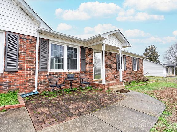 3rd image of 111 Hicks Rd