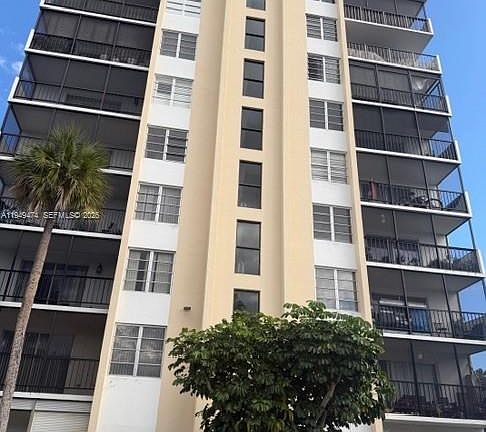 2nd image of 4164 Inverrary Dr APT 913