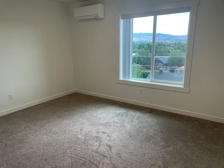 609 N Water St #404 — Photo 3