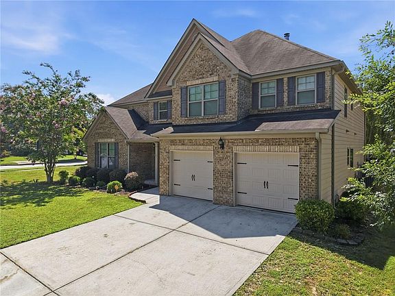 4th image of 681 Langley Farms Dr
