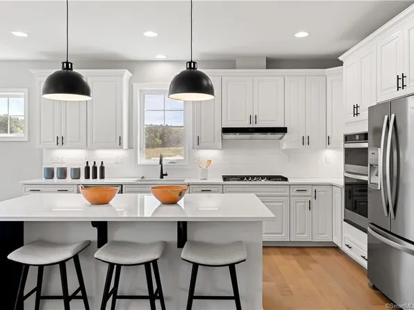 924 Tillinghast Drive #22, Oxford, CT 06478