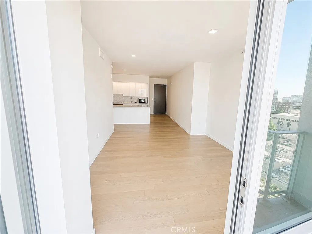 2 bed, 1080 sqft, $4,150 — Photo 2