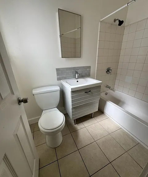 324 E Esther St #7A — Photo 3