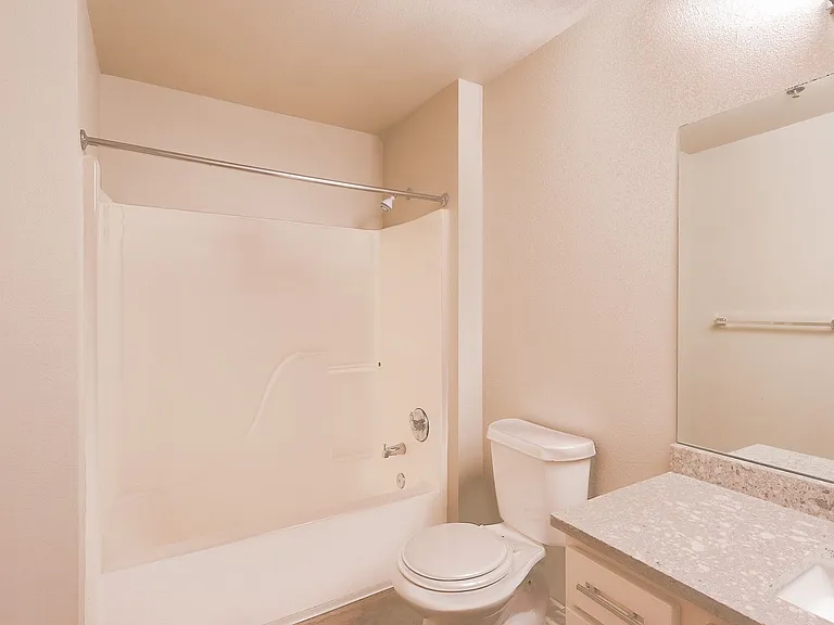 920 Broadway Blvd — Photo 10