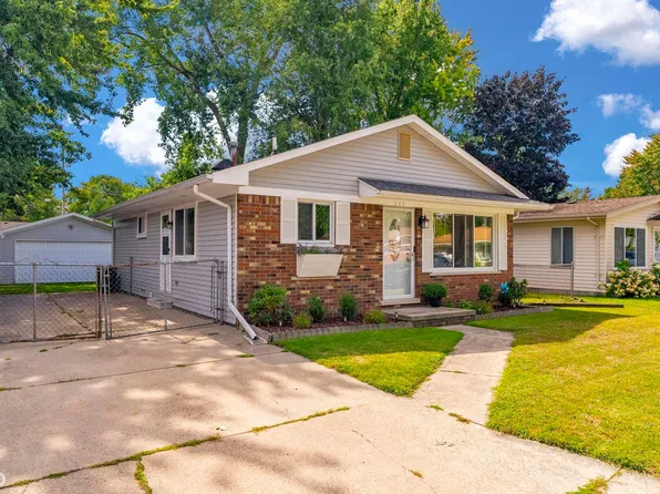 809 Brown St, Marine City, MI 48039