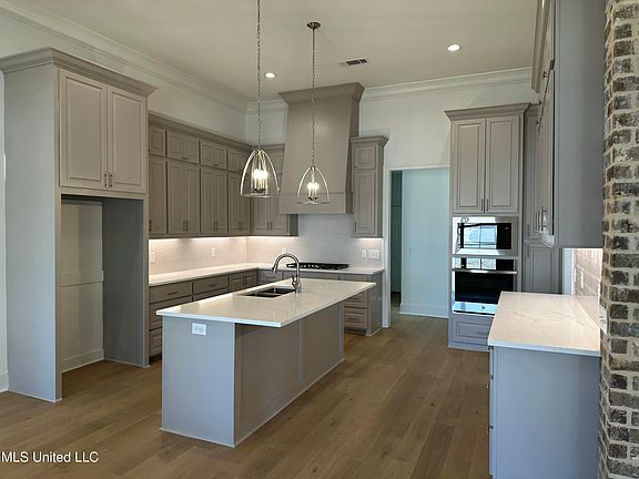 4th image of 371 Wellstone Pl
