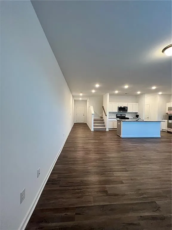 3 bed, 2.5 bath, 2028 sqft, $2,100 — Photo 4