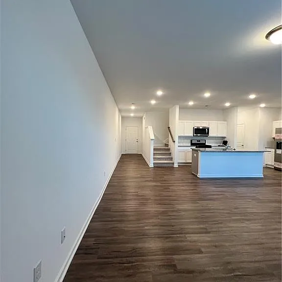 6075 Handley Dr — Photo 4