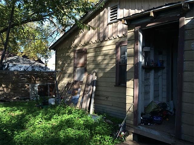 2nd image of 2905 E 5th St