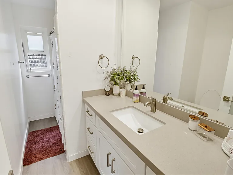 7372 Stanford Ave — Photo 11