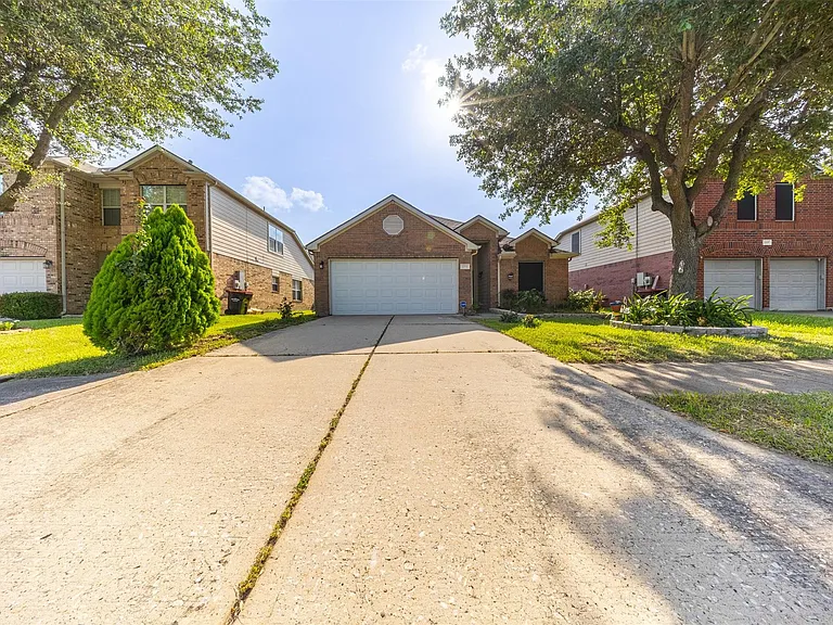 2203 Mountain Ranch Dr — Photo 2