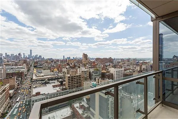 Sold by R New York | media 12