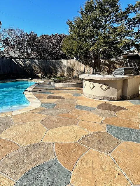 4 bed, 2.5 bath, 2328 sqft, $3,100 — Photo 2