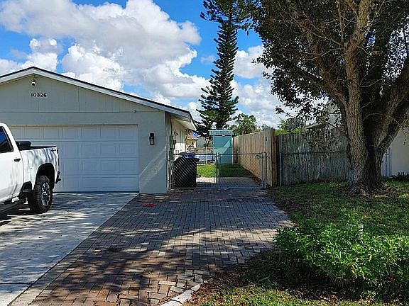3rd image of 10326 Sandy Hollow Ln
