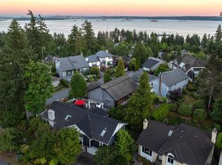 4786 Meadfeild Ct, West Vancouver, BC V7W 2Y3