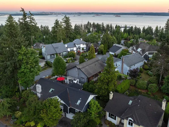 4786 Meadfeild Ct, West Vancouver, BC V7W 2Y3