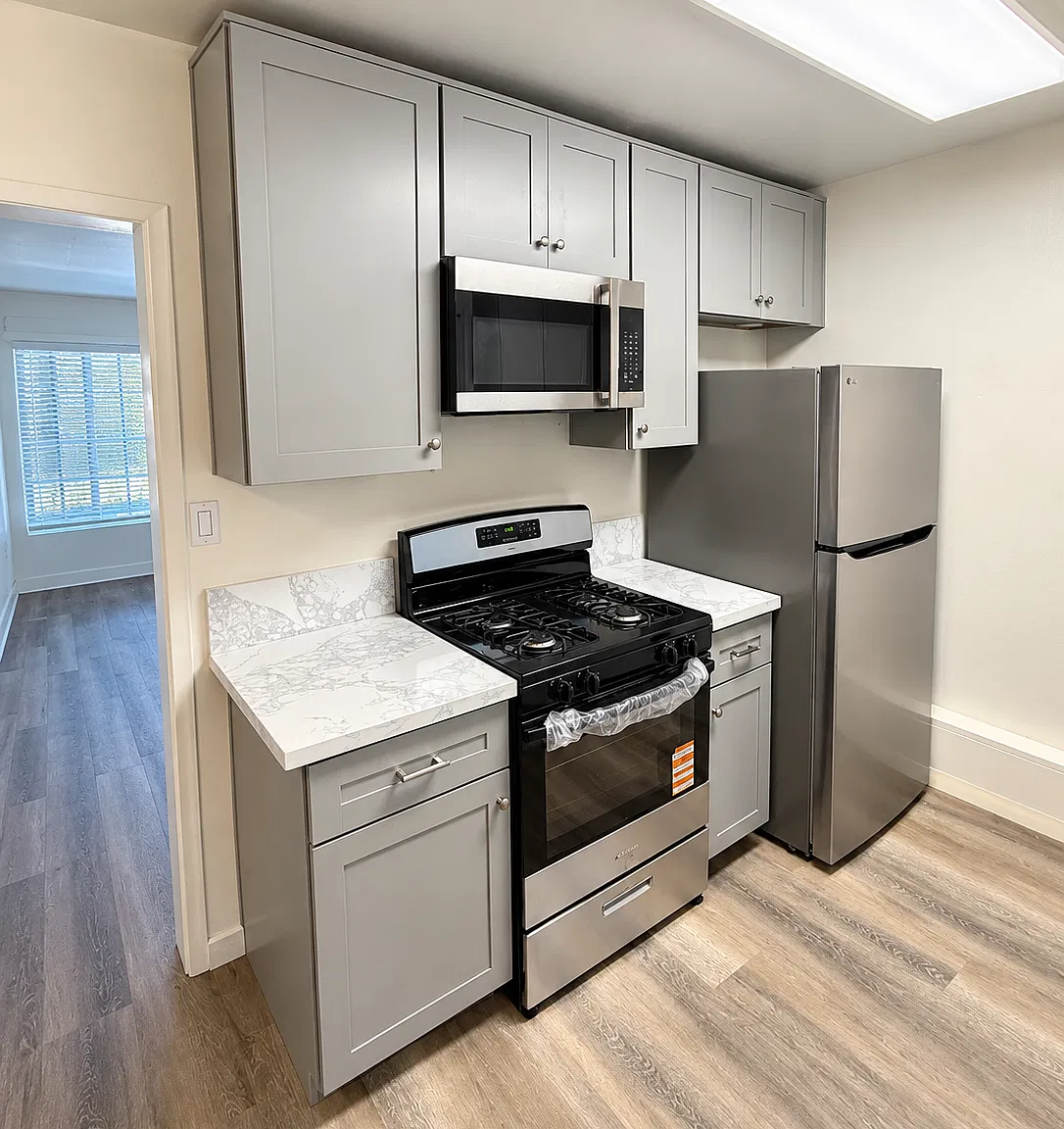 2 bed, 825 sqft, $2,200 — Photo 2