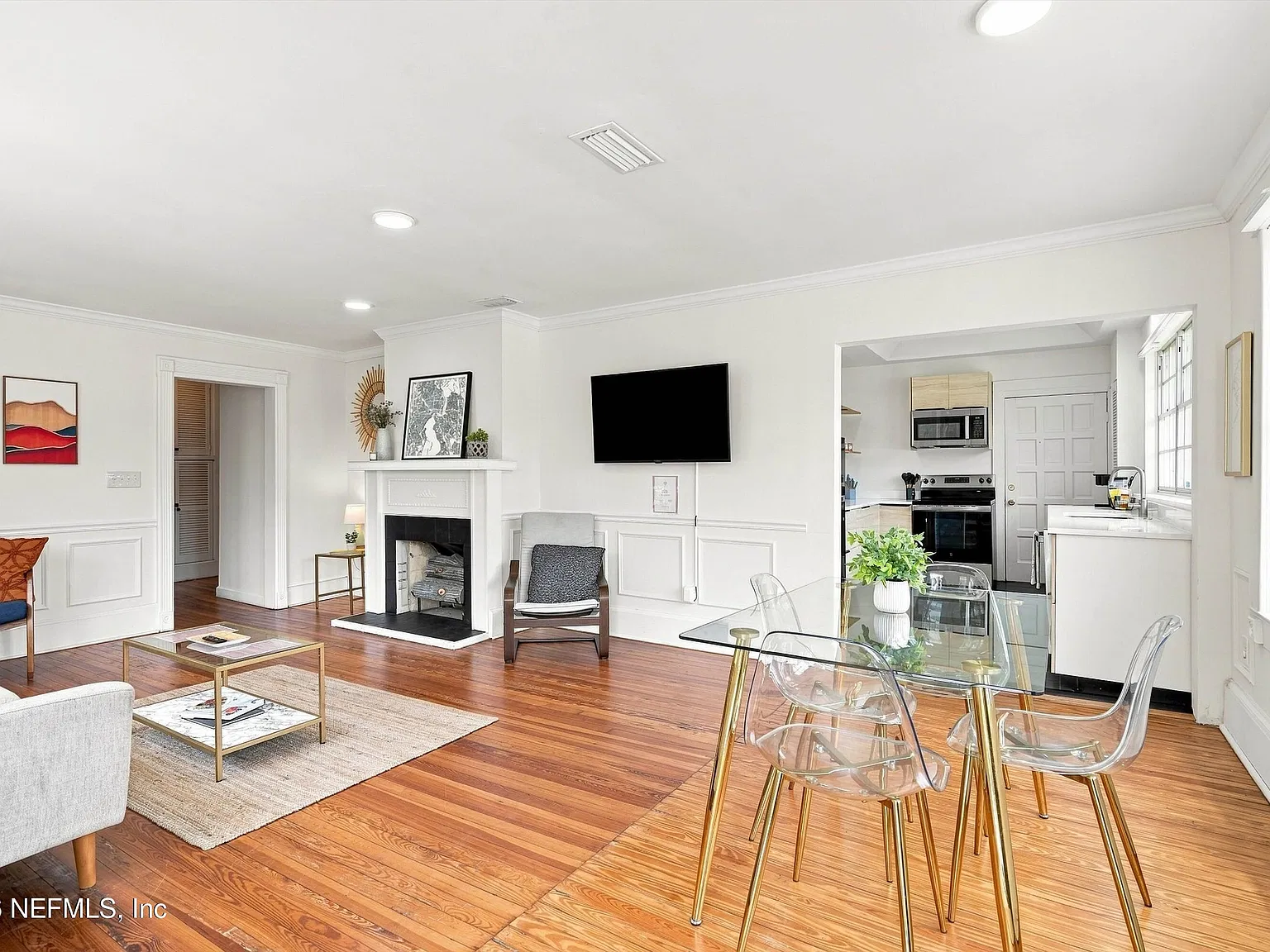 3 bed, 2.0 bath, 1675 sqft, $2,600 — Photo 3
