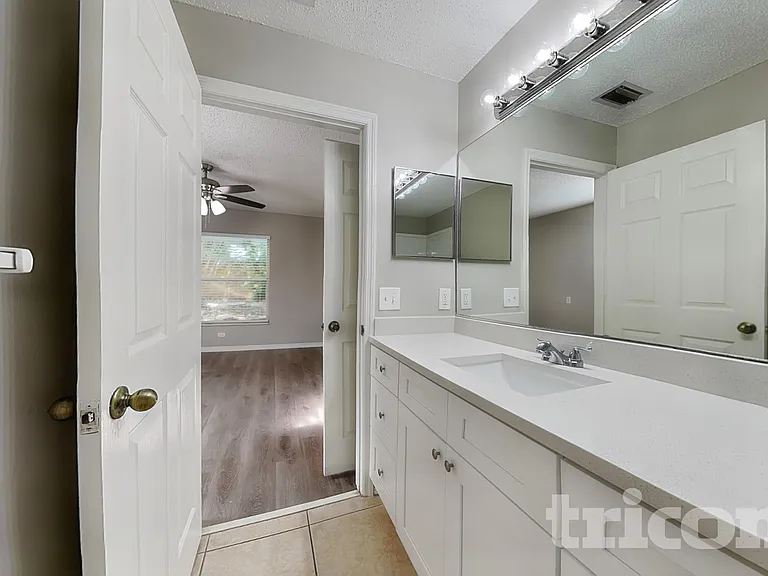 2415 Woody Trace Ln — Photo 12