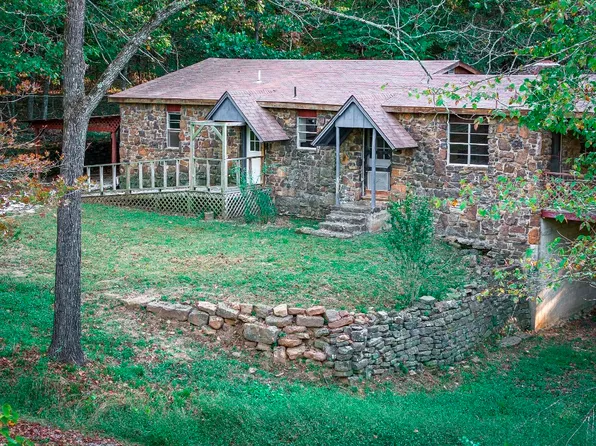 14284 Sunset Rd, Winslow, AR 72959