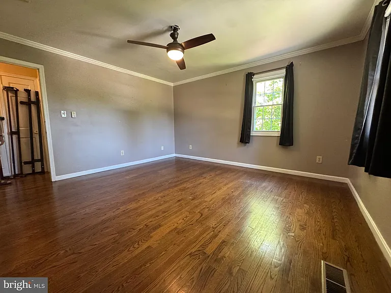 317 W Seminary Ave — Photo 29