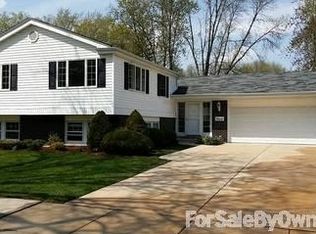 4 W Pickwick Rd, Arlington Heights, IL 60005