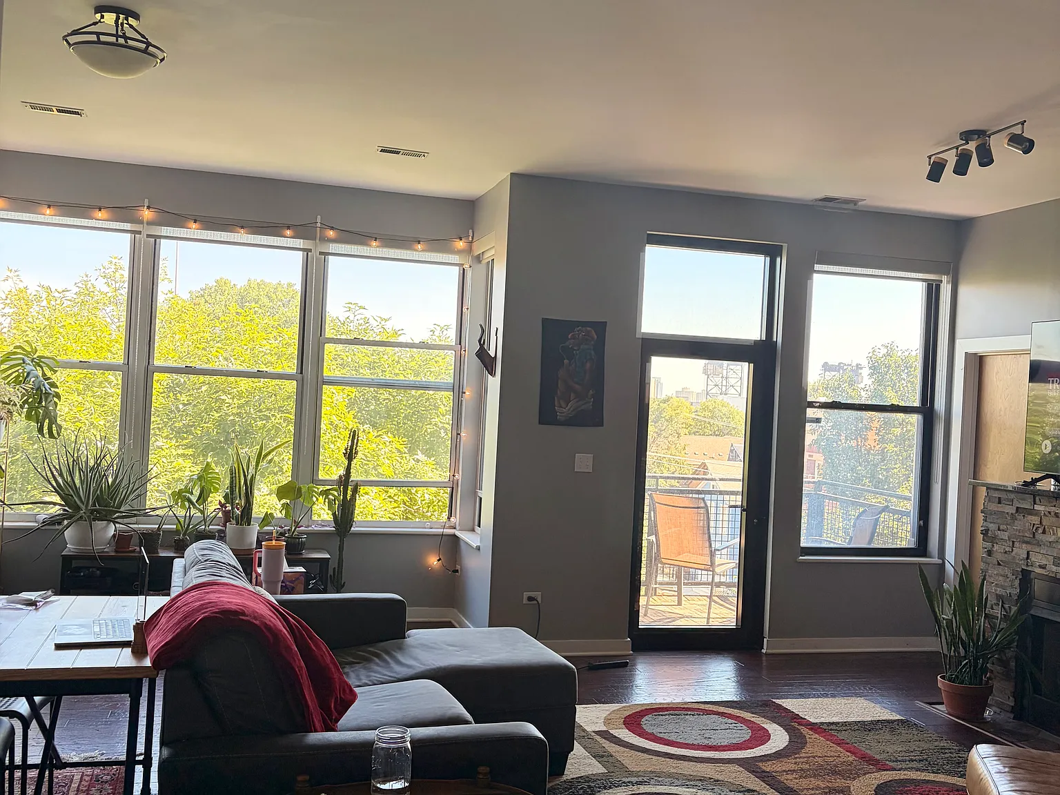 3 bed, 1600 sqft, $3,999 — Photo 4
