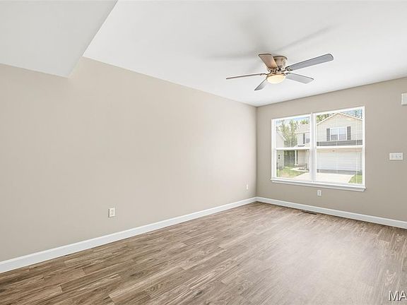 5th image of 35 Saddleback Ridge Dr