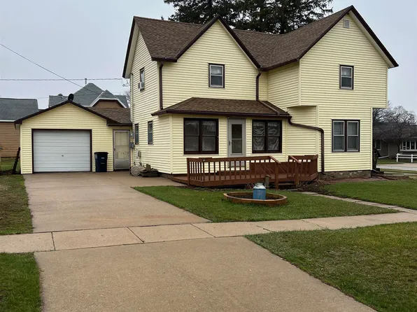 803 Howard St, Aplington, IA 50604
