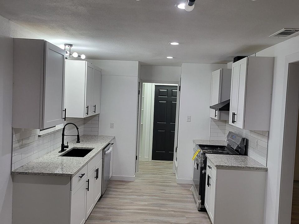 1st image of 3209 Sidney Dr