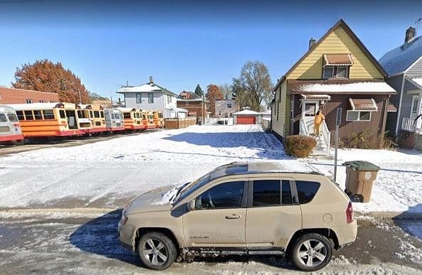 1st image of 4807 Northcote Ave
