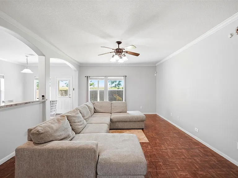 1707 N Highlands Xing — Photo 14