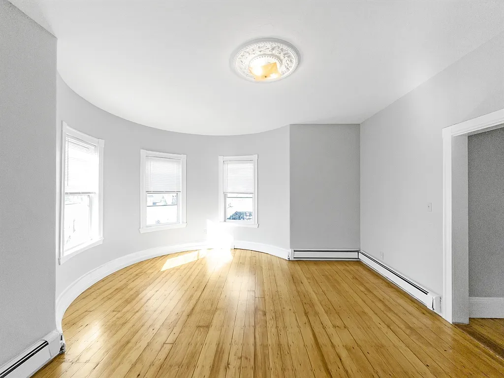 3 bed, 1.0 bath, 1700 sqft, $3,500 — Photo 4