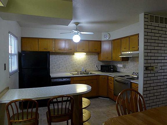 3rd image of 531 Greenfield Ct