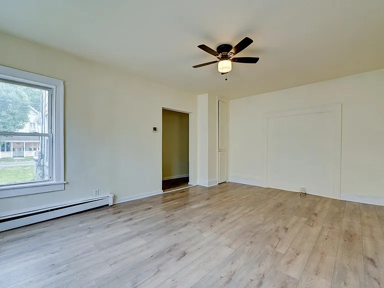 127 Main St #A — Photo 20