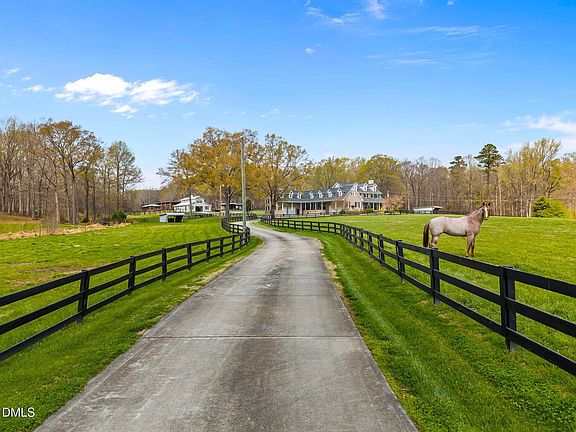 3rd image of 2515 Moores Mill Rd